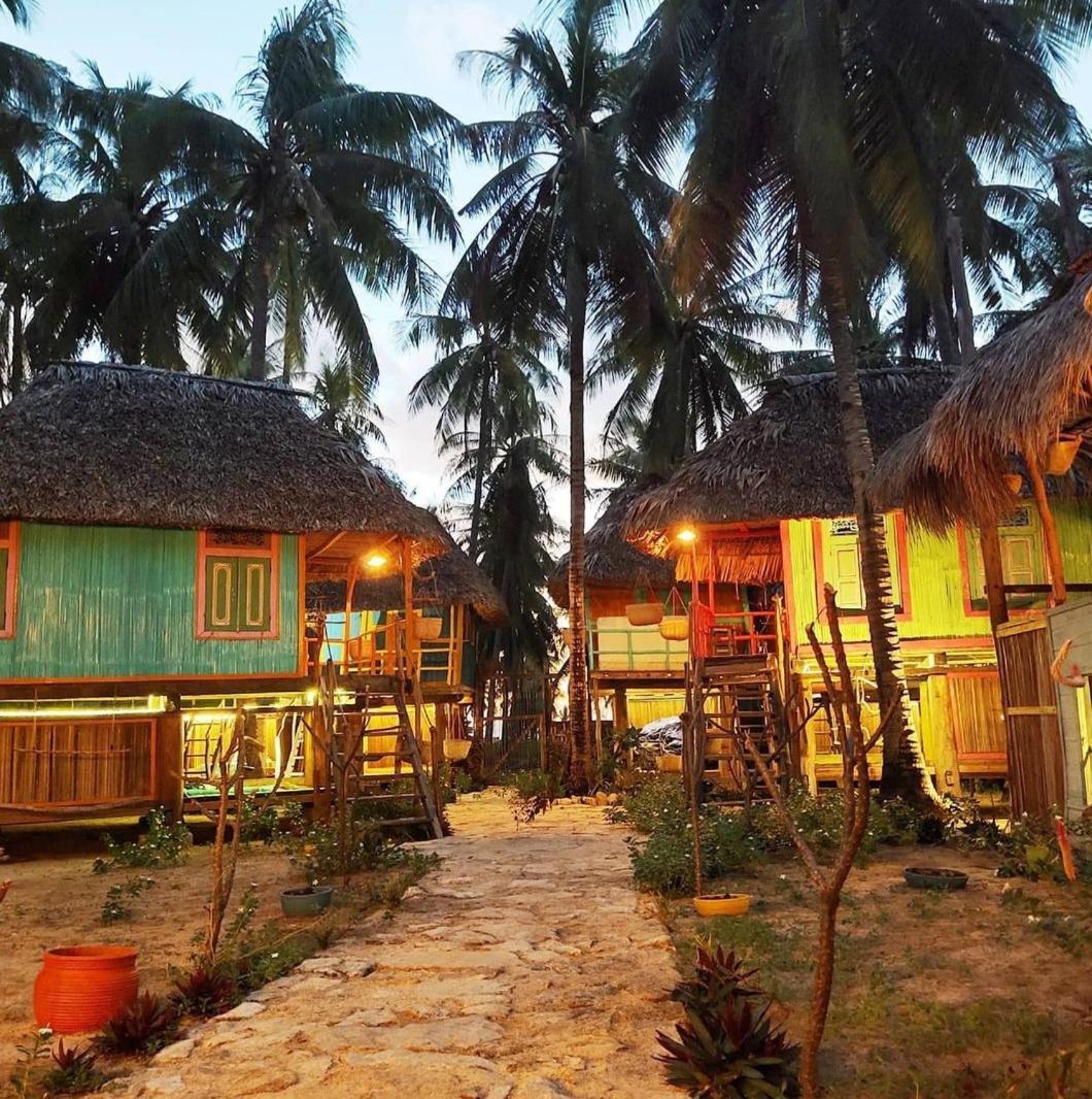 Cocokabanasrote Apartment Nembrala Bagian luar foto