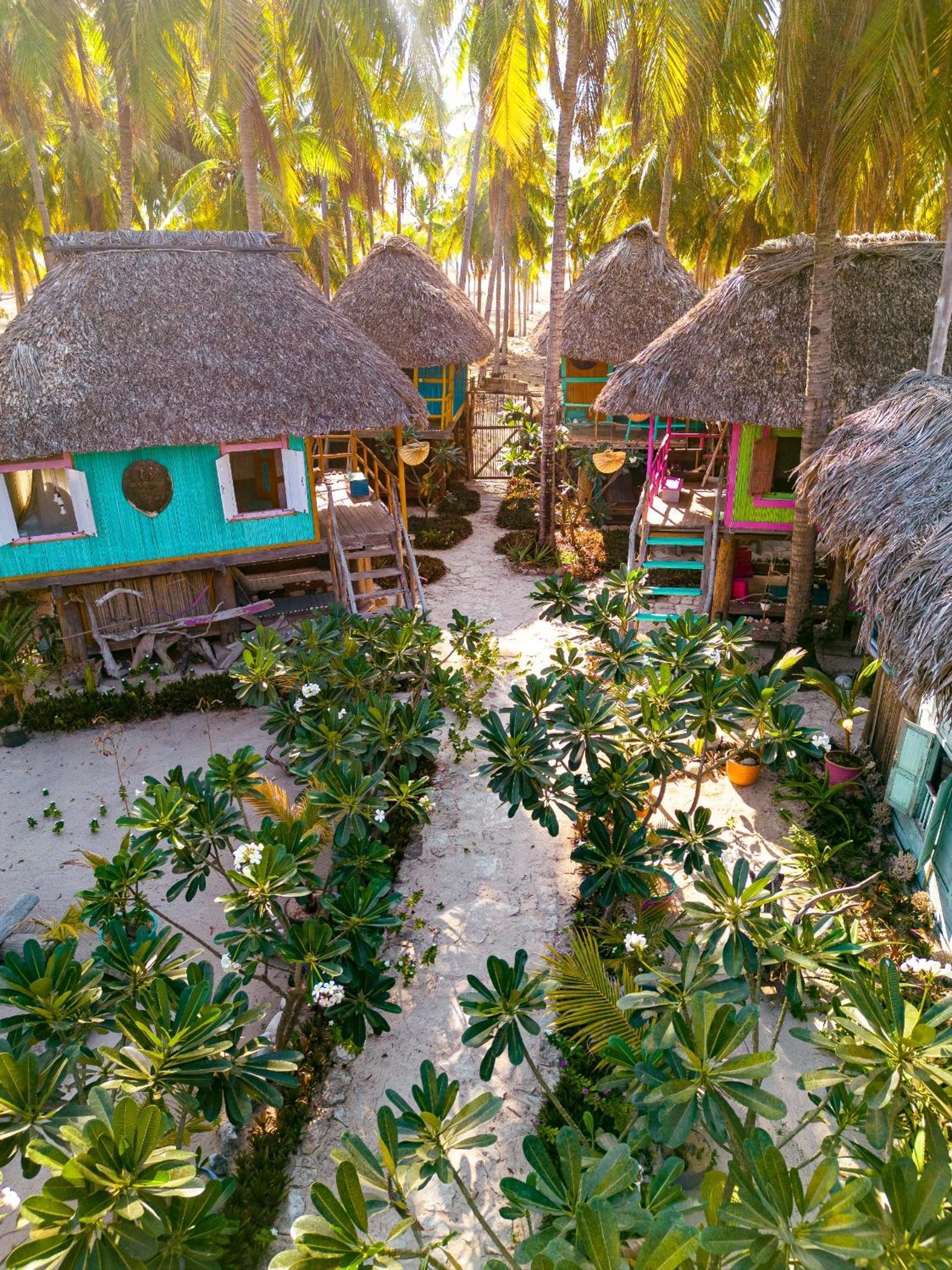 Cocokabanasrote Apartment Nembrala Bagian luar foto